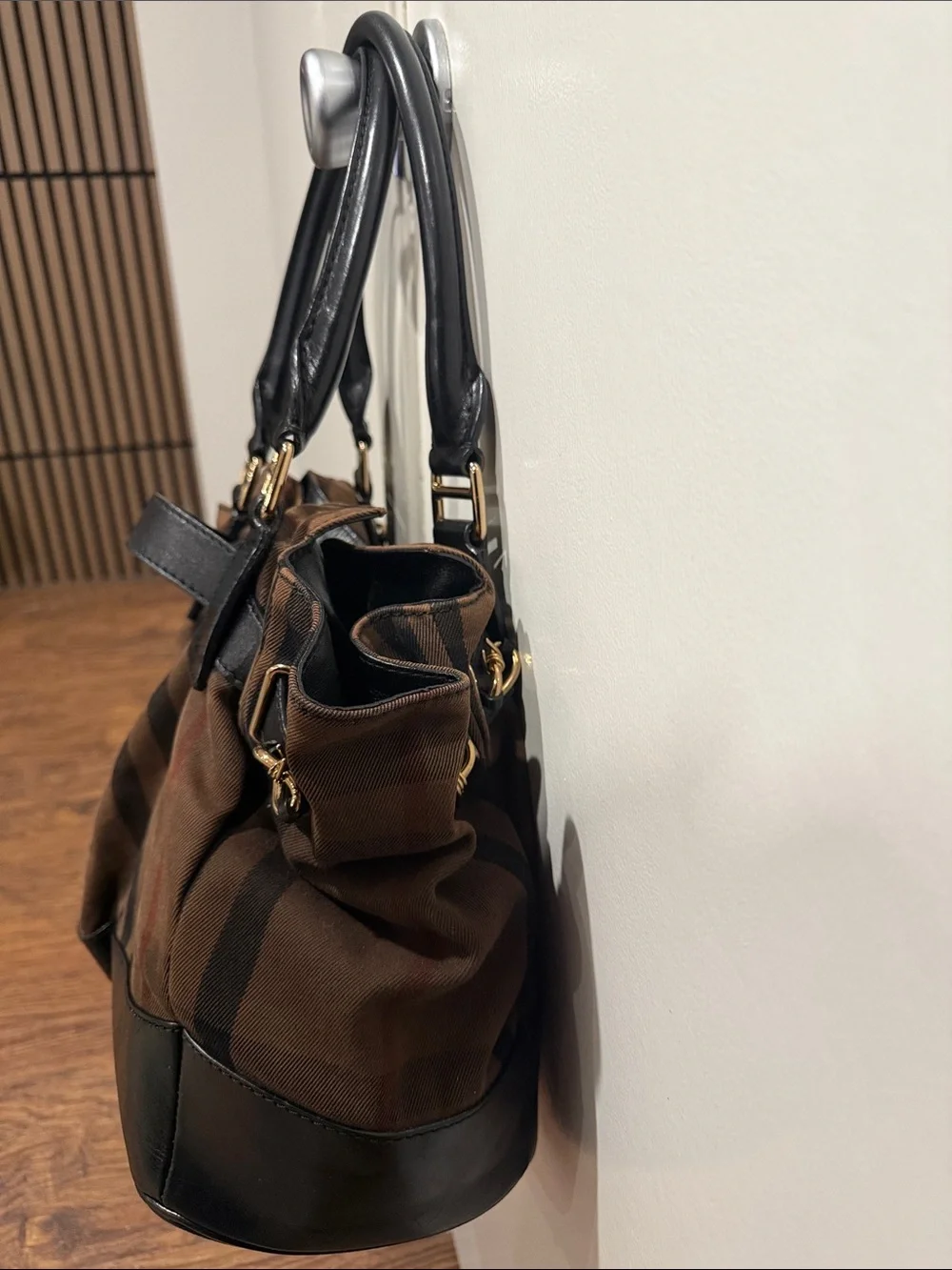 Burberry Bag with Black leatherTrim and Gold Chain Accent - Picture 3 of 11